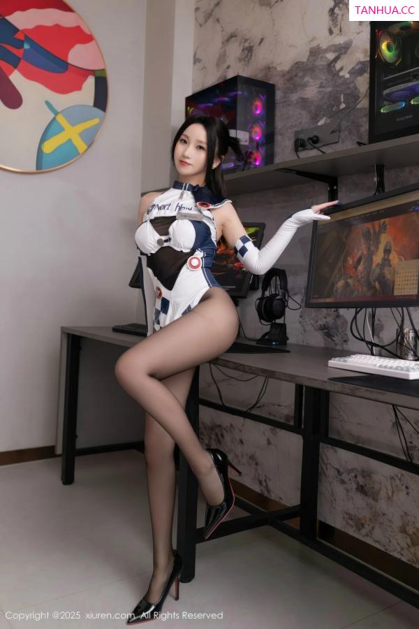   [XiuRen]高清写真图 2025.09.03 No.10723 杏子Yada 性感cos第2张图片